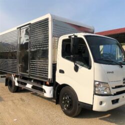 Xe tải thùng kín 3,49 tấn Hino XZU720